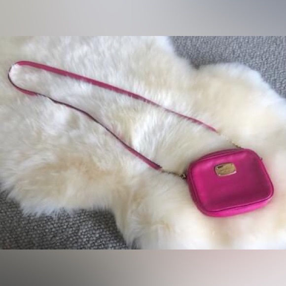 Michael Kors Crossbody Bag / Purse - Fuschia Pink / Hot Pink / Barbie Colour - Picture 2 of 5